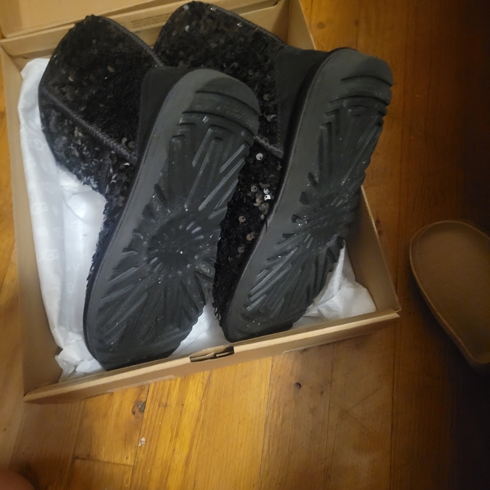 Uggs sequin size 6